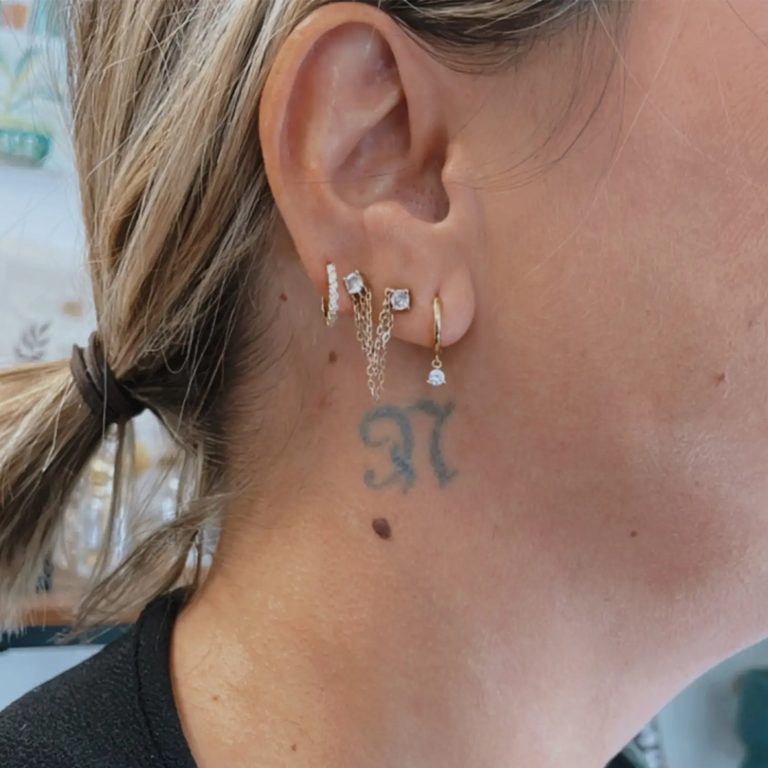 Cover d'un tatouage sur l'oreille